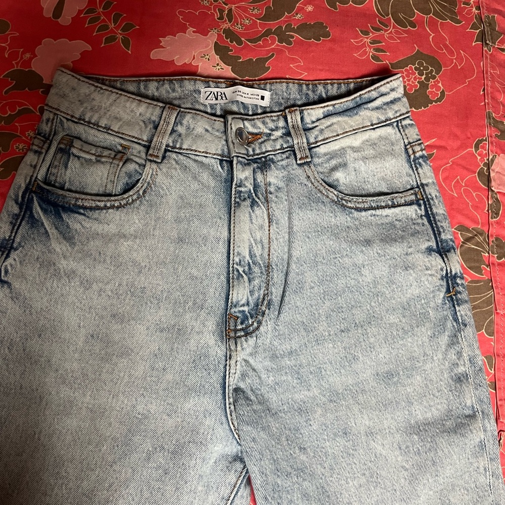 Zara lightwash mom jeans